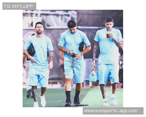 梅西合影时小球员被挤开德保罗出手推开不满插队者